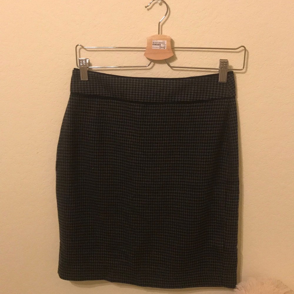 Banana Republic houndstooth skirt